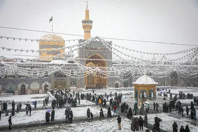 بارش برف در حرم مطهر رضوی