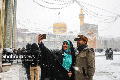 بارش برف در حرم مطهر رضوی