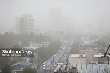هجوم ریزگرد‌ها به آسمان مشهد (۴ شهریور ۱۴۰۲)