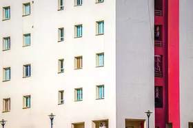 مقاومت مسکن در برابر سقوط ارز
