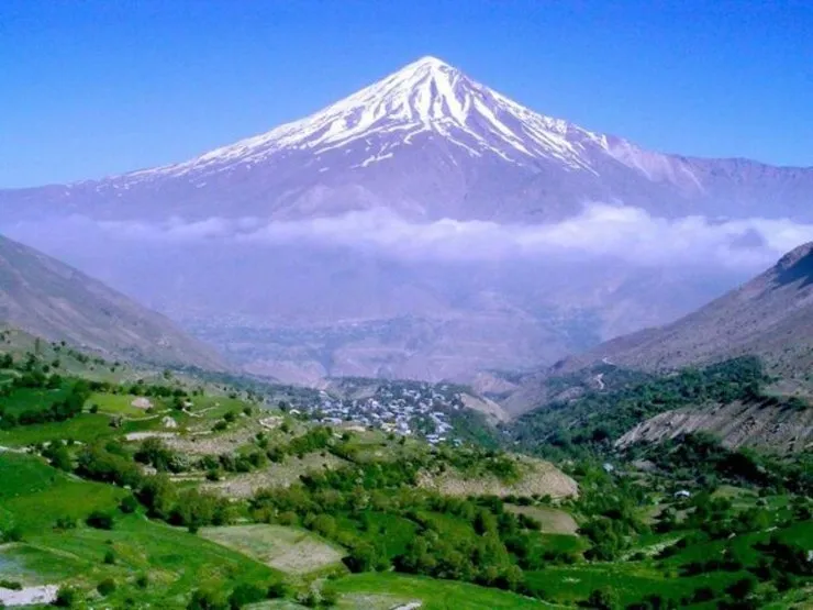 دو پلاک کوه دماوند همچنان وقف است