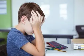 درباره قفل روانی چه می&zwnj;دانید؟ | راهکار&zwnj;هایی برای کمک به کودک در شرایط بحرانی