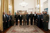 دیدار عراقچی و فرماندهان ارشد ارتش جمهوری اسلامی به میزبانی وزارت خارجه (۲۱ بهمن ۱۴۰۴) + فیلم و تصاویر