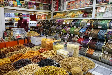 بازار میوه و آجیل در آستانه شب یلدا