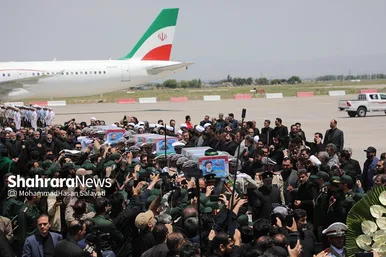 عکس‌هایی از مراسم استقبال از پیکر مطهر رئیس‌جمهور شهید در فرودگاه مشهد