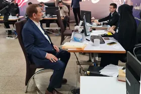 فیلم لحظه ورود اسحاق جهانگیری برای ثبت&zwnj;نام در انتخابات ریاست&zwnj;جمهوری ۱۴۰۳