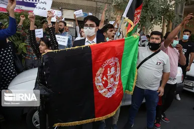 تجمع افغانستانی‌های مقیم تهران و مشهد در مقابل کنسولگری پاکستان