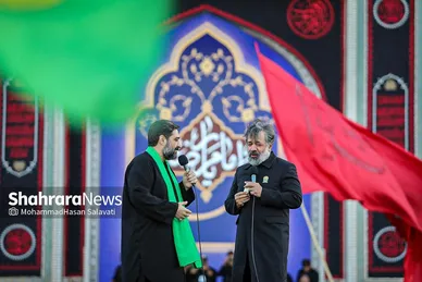 تصاویری از آئین چهارپایه خوانی عصر شهادت امام رضا (ع) در حرم مطهر رضوی