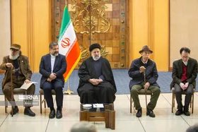 عکس&zwnj;هایی از افطاری رئیس جمهور با بازیگران