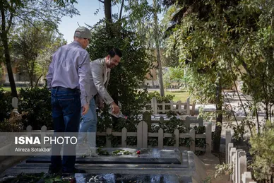 عکس‌هایی از حضور جمعی از سینماگران در قطعه هنرمندان