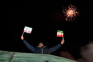 شادی مردم مشهد بعد از برد تیم ملی ایران مقابل ژاپن