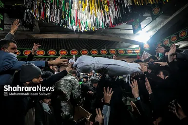 مراسم تدفین پیکر ۳ شهید گمنام در میدان شهدا مشهد