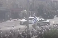 تعرض صهیونیست‌ها به خبرنگاران و اموال فلسطینیان در راهپیمایی پرچم + فیلم و عکس