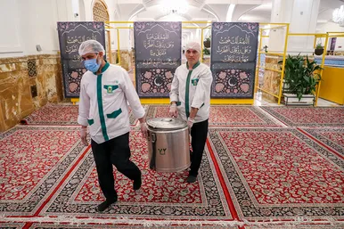 ضیافت افطار در بارگاه رضوی 