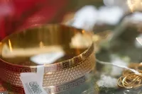 النگوی همسر شهید پالیزوانی به جای هزینه سفر به کربلا به جبهه مقاومت اهدا شد