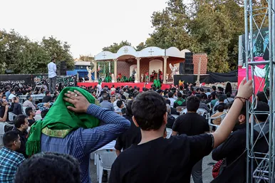 حرکت کاروان نمادین اسرای کربلا در مشهد
