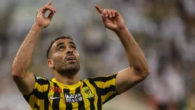 ویدیو درگیری مهاجم الاتحاد با هوادار الهلال| شلاق بر سر حمدالله!