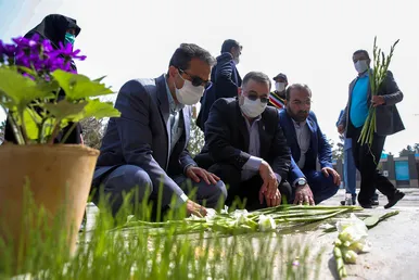 حضور جمعی از مسئولان در گلزار شهدای بهشت رضا(ع)