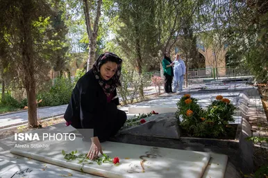عکس‌هایی از حضور جمعی از سینماگران در قطعه هنرمندان