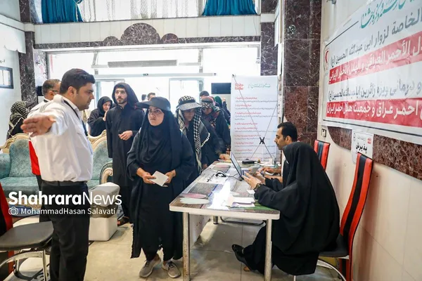 خدمت امدادگران هلال احمر مشهد در  قلب نجف + عکس