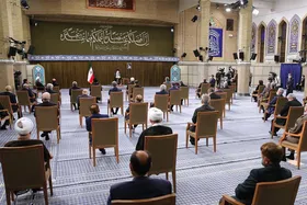 رهبر معظم انقلاب: نبایستی برنامه&zwnj;های داخلی را به همراهی غرب موکول کرد