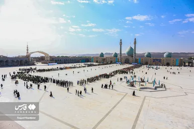صبحگاه مشترک نیرو‌های مسلح در مسجد جمکران