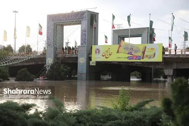 تصاویری از آب گرفتگی در میدان انقلاب اسلامی مشهد (۲۶ اردیبهشت ۱۴۰۳)