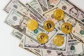 قیمت طلا، قیمت دلار، قیمت سکه و ارز دیجیتال در بازار آزاد امروز دوشنبه (۲۳ مرداد ۱۴۰۲)