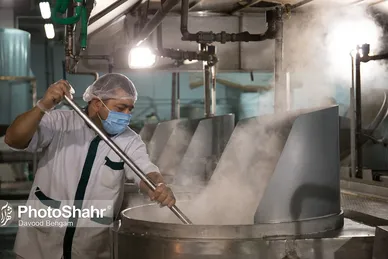 آماده سازی غذای متبرک مهمانسرای حضرت رضا (ع)