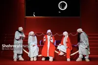 تلاقی دنیای اجنه و انسان‌ها روی صحنه تئاتر | گزارشی از اجرای نمایش باران در شب تابستان