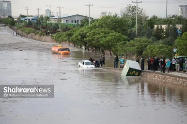 تصاویری از آب گرفتگی در میدان انقلاب اسلامی مشهد (۲۶ اردیبهشت ۱۴۰۳)