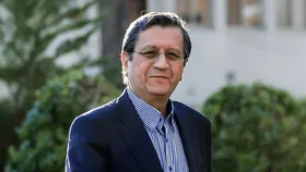 همتی: افزایش ۱۰ درصدی نرخ ارز رقم بالایی نیست