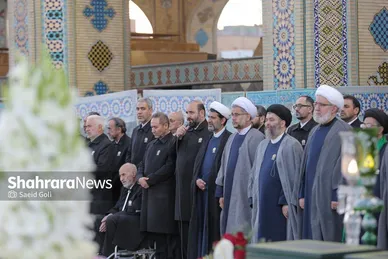 گزارش تصویری | آیین سنتی تعویض پوش ضریح مطهر امام رضا (ع)