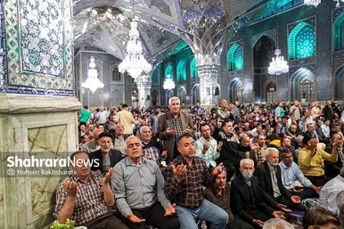 دعا برای سلامتی رئیس جمهور در حرم مطهر رضوی