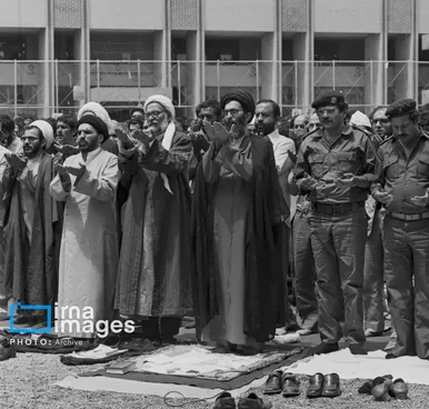 گزارش تصویری | رهبر انقلاب در دوران تصدی شورای عالی دفاع ملی (۱۳۶۰ - ۱۳۵۸)