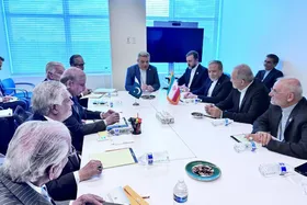 دیدار پزشکیان و شهباز شریف در مقر سازمان ملل متحد | نخست وزیر پاکستان: باید به دیپلماسی بازگشت + فیلم (۲ مهرماه ۱۴۰۵)
