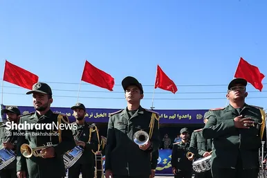 مراسم رژه هفته دفاع مقدس در مشهد برگزار شد