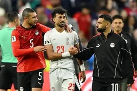 دلداری محمد صلاح به رامین رضاییان پس از پایان بازی
