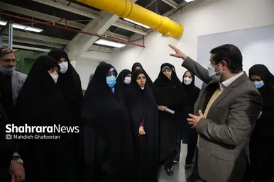 بازدید معاون رییس جهمور در امور زنان و خانواده از کارخانه نوآوری مشهد