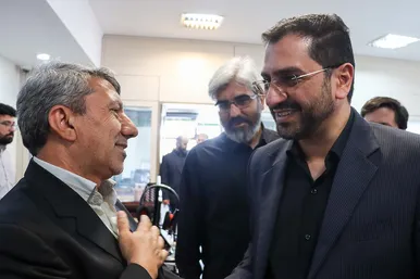 حضور شهردار مشهد در روزنامه شهرآرا به مناسبت روز خبرنگار