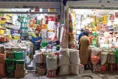 شلوغ‌بازار مشهد، همچنان شلوغ و پرهیاهو | بازار همدلی ایرانی‌ها و افغانستانی‌ها