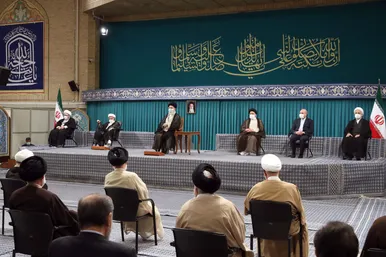 دیدار جمعی از مسئولان نظام و مهمانان شرکت کننده در کنفرانس وحدت اسلامی با رهبر معظم انقلاب