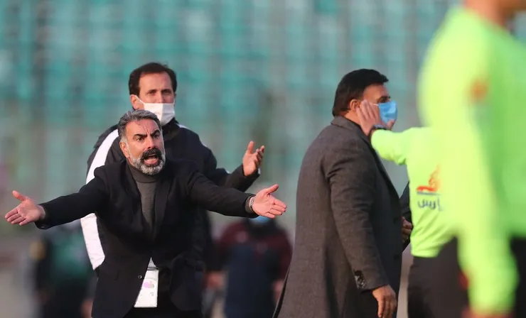 صحبت‌های عجیب محمود فکری: داوران با ما لج می‌کنند!