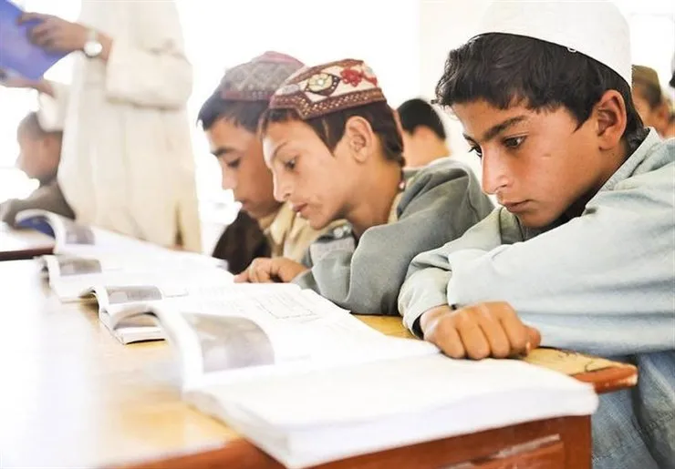 آغاز سال تحصیلی جدید در افغانستان