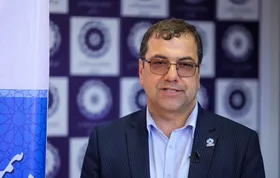 بخش دولتی باید پای خود را از تعیین نرخ ارز و بهره بانکی بیرون بکشد
