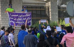 هواداران استقلال مددی را نمی&zwnj;خواهند| تجمع آبی&zwnj;ها مقابل قوه قضائیه+ عکس