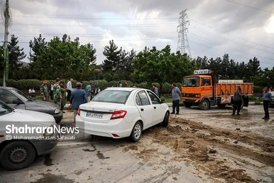 تصاویری از تلاش غواصان آتش نشانی مشهد برای نجات افراد گرفتار در سیلاب (۲۶ اردیبهشت ۱۴۰۳)