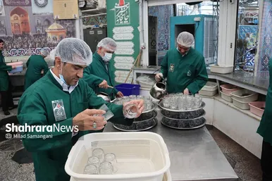 میزبانی قائم‌شهری‌ها از زائران رضوی در چایخانه امام رضا (ع)