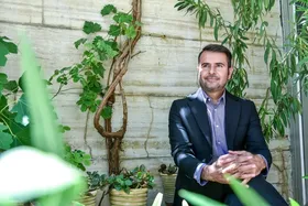 گفتگو با حمید مقدم&zwnj;متین داور بین&zwnj;المللی فوتبال ساحلی ایران | قاضی موفق میدان