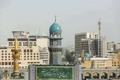 تعویض پرچم گنبد و پوش ضریح امام رضا (ع)